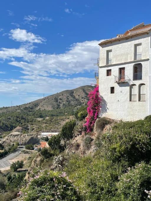 Casa De Suenos - Village House فينيسترات المظهر الخارجي الصورة