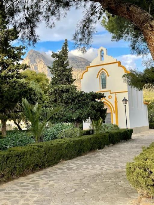 Casa De Suenos - Village House فينيسترات المظهر الخارجي الصورة