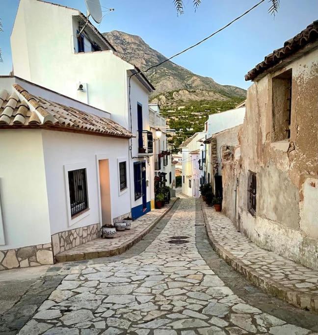 Casa De Suenos - Village House فينيسترات المظهر الخارجي الصورة