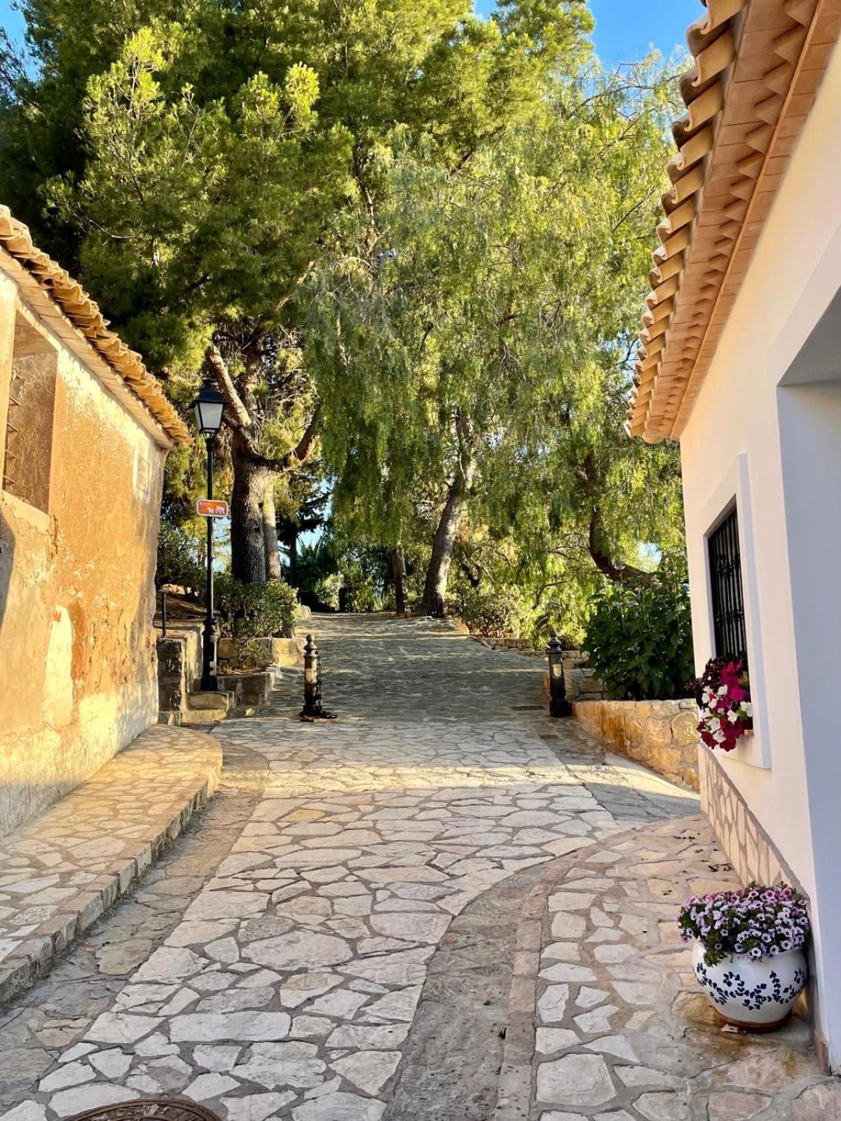 Casa De Suenos - Village House فينيسترات المظهر الخارجي الصورة